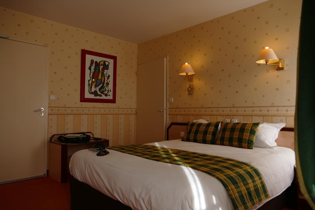 Logis Hotels Le Champalud Restaurant La Citadelle Oree-d'Anjou 객실 사진