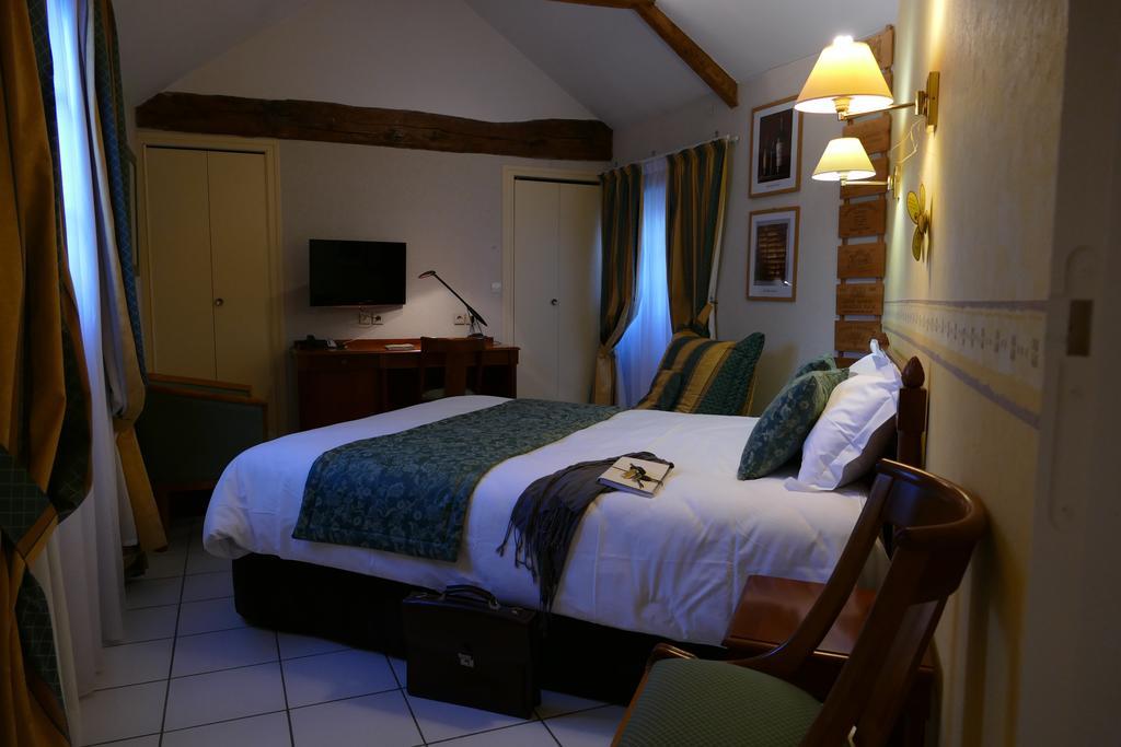 Logis Hotels Le Champalud Restaurant La Citadelle Oree-d'Anjou 객실 사진