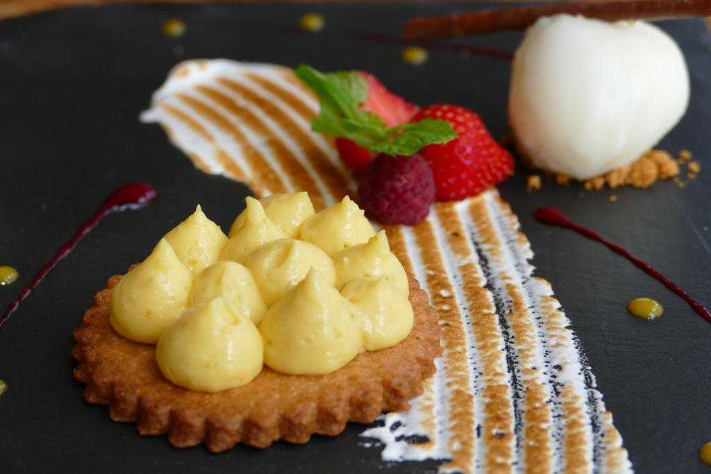 Logis Hotels Le Champalud Restaurant La Citadelle Oree-d'Anjou 외부 사진