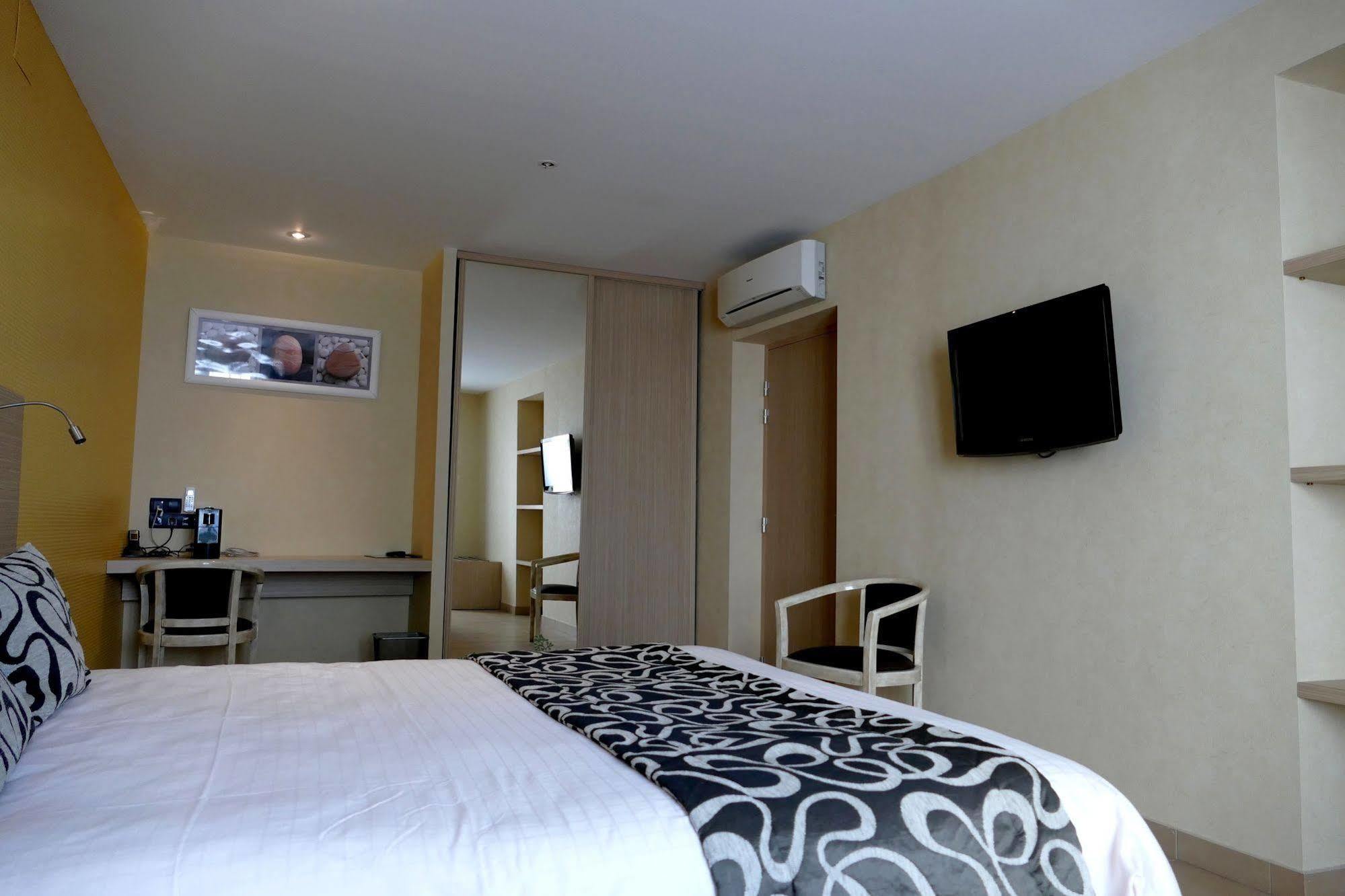 Logis Hotels Le Champalud Restaurant La Citadelle Oree-d'Anjou 외부 사진