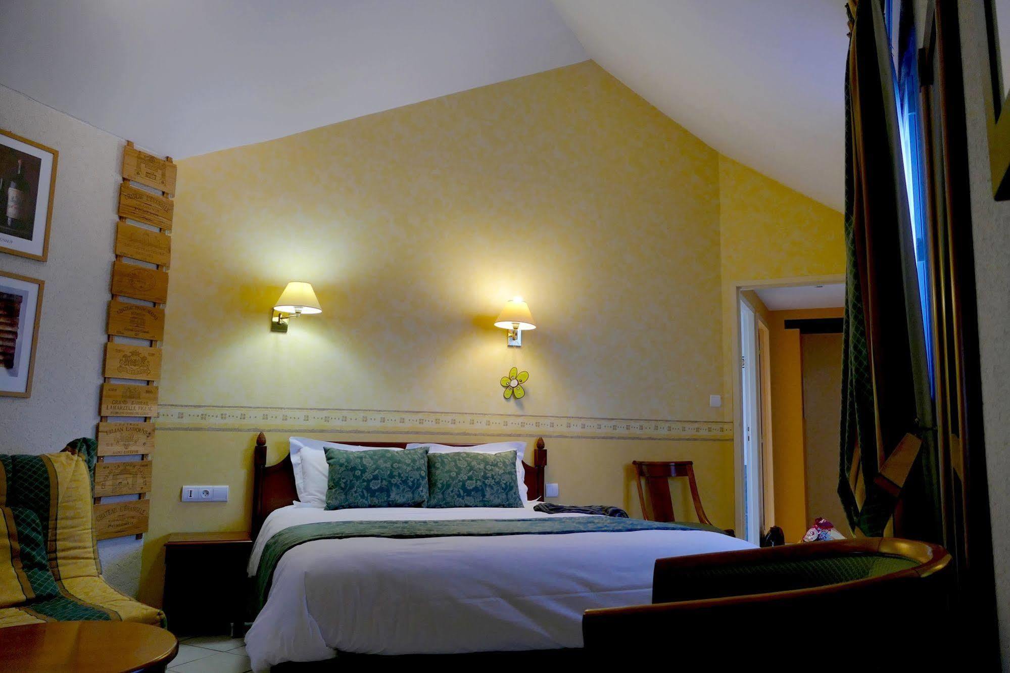 Logis Hotels Le Champalud Restaurant La Citadelle Oree-d'Anjou 외부 사진